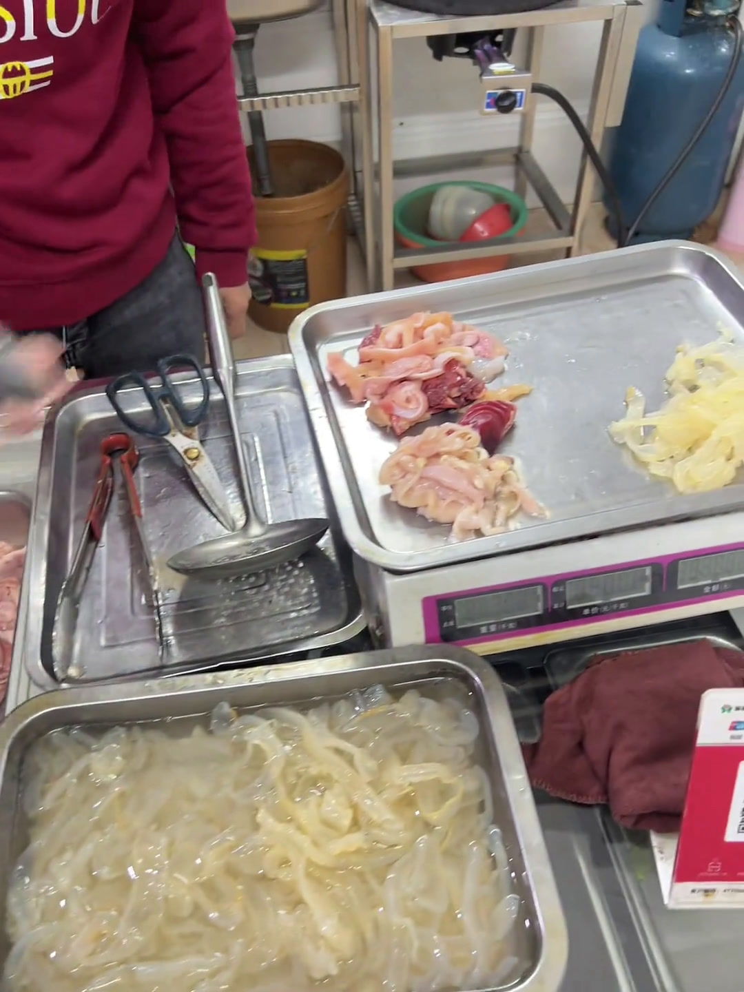 石码夜宵真的也很丰富完全没想到会被一道凉拌给迷住为了这一道凉拌我真的可以一直去!记录真实生