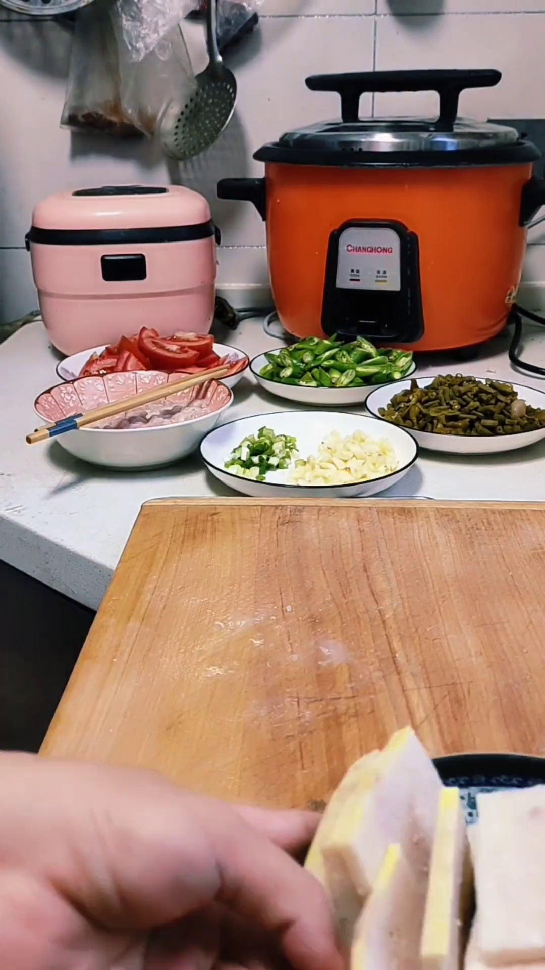 各位老乡刷到就是缘分。普通的家常便饭记录生活。不存在美食分享,感谢各位老乡的支持。湖北红安