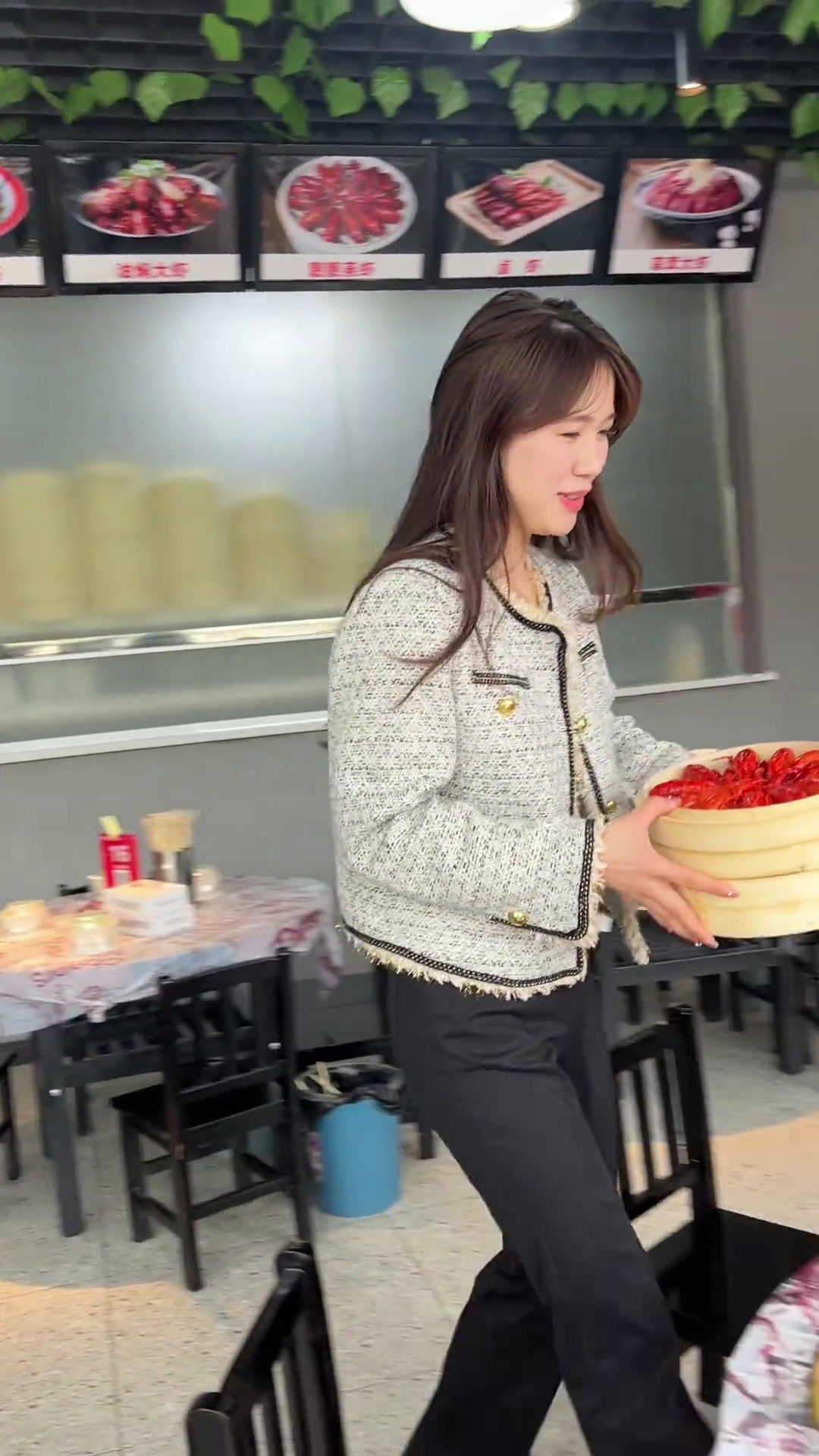 武汉靓靓虾馆,我们大钟祥终于也有啦,蘸料味道太棒了同城好店吃龙虾的季节同城美食