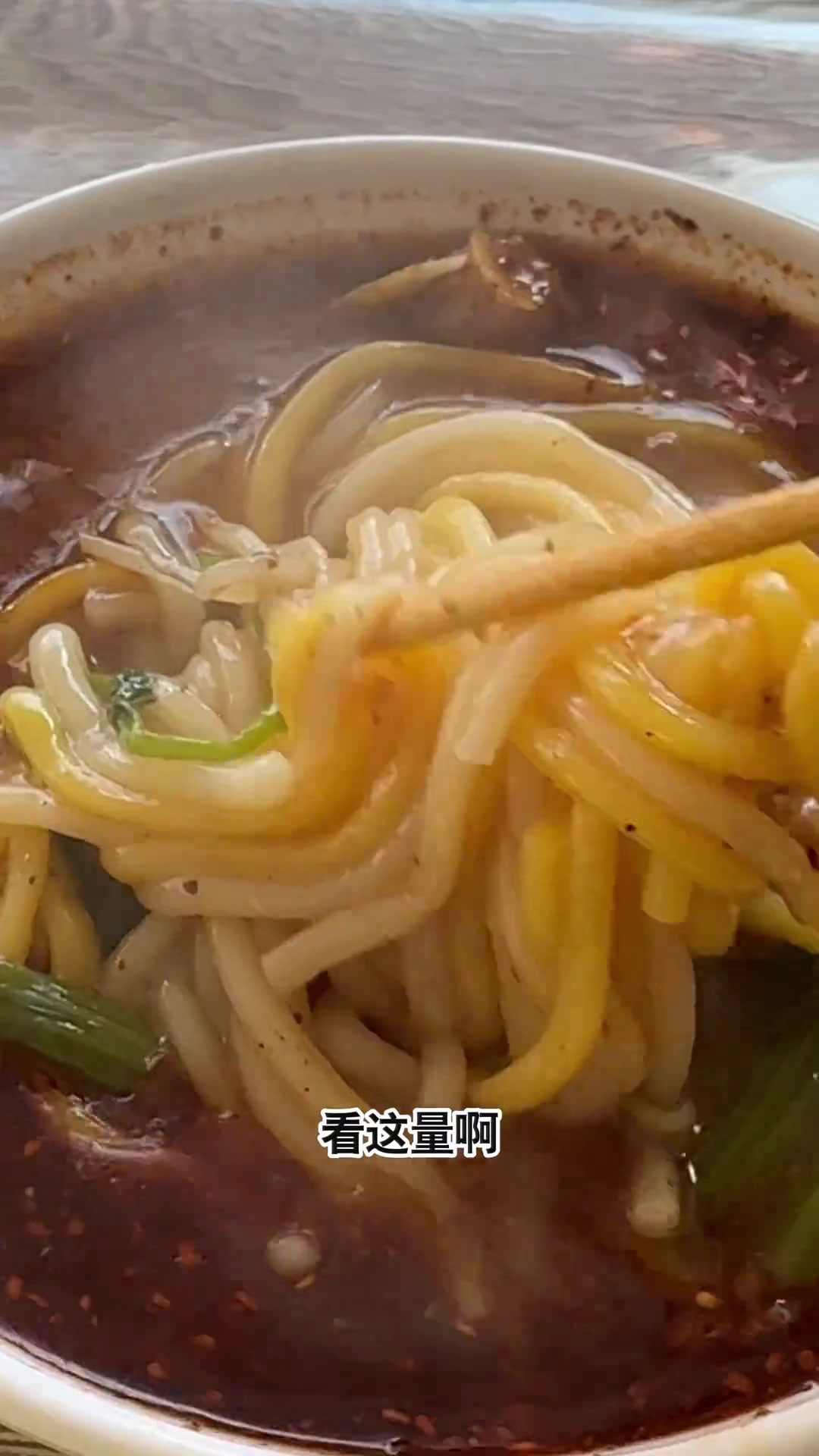 吃货日常挑战刘文祥桦南大碗麻辣烫挑战全网刘文祥大碗麻辣烫10元一碗!