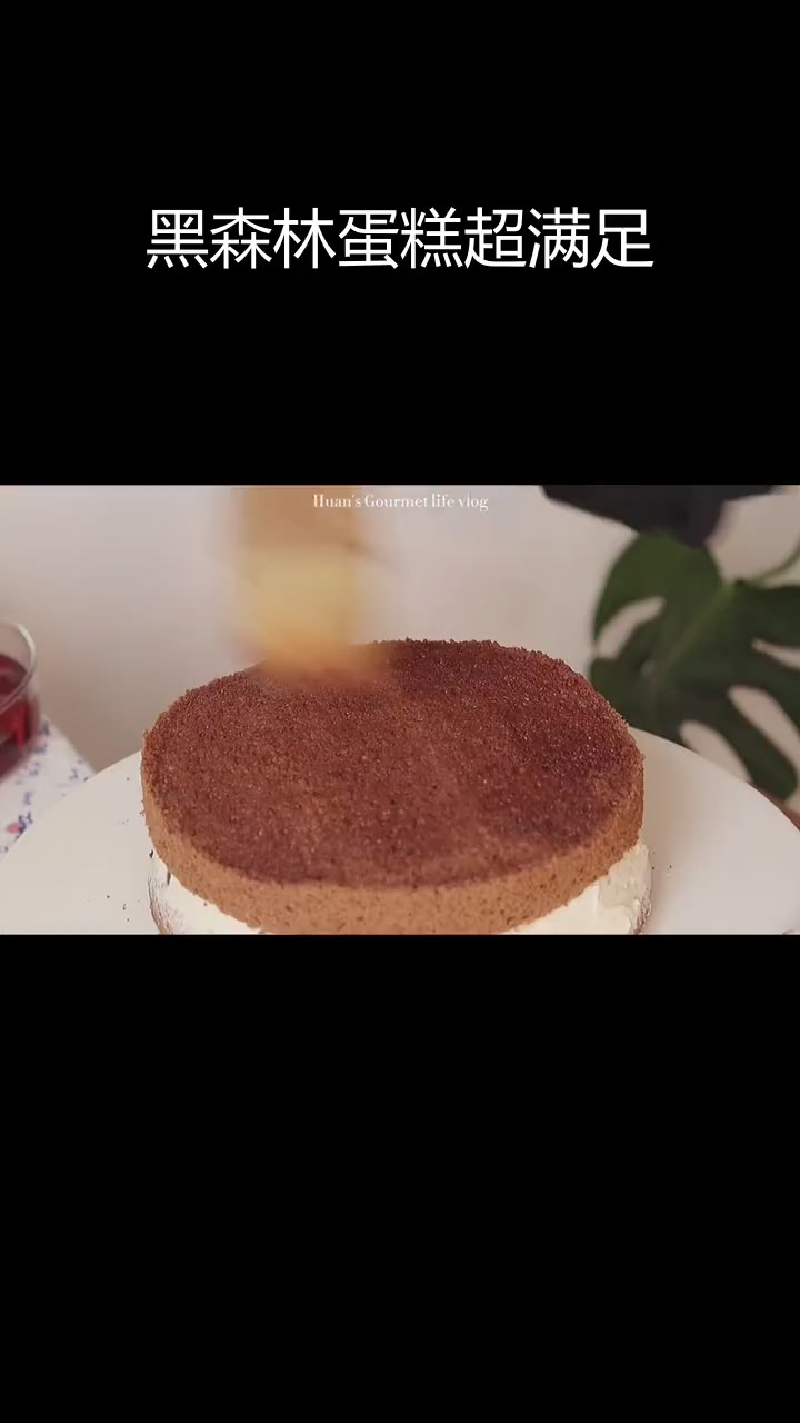 经典黑森林蛋糕,浓郁巧克力与樱桃的完美碰撞