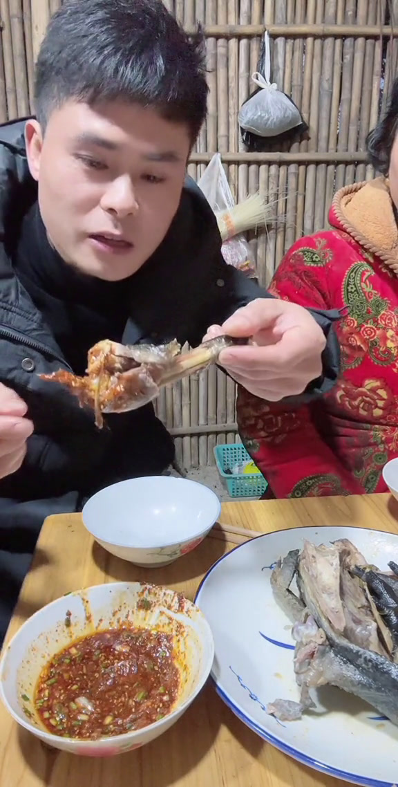 清蒸乌鸡美食官妈呀太香了农村生活