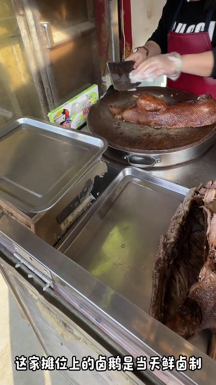 汕头南奥岛登岛物质准备2穿过各种小路来到一家生鲜超市,依然没有熟食。最终在一条摆摊的小街上