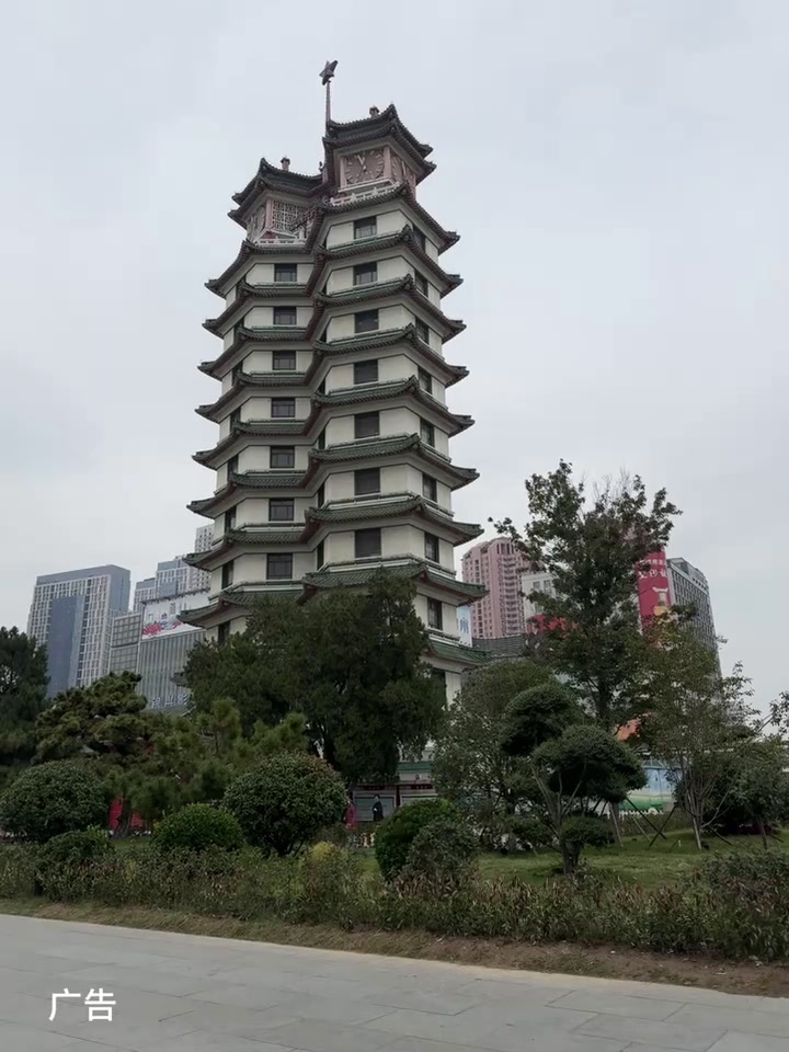 来二七广场旅游的,逛饿了来亚细亚吃鸡公虾婆吧鸡公虾婆香辣虾干锅二七广场亚细亚