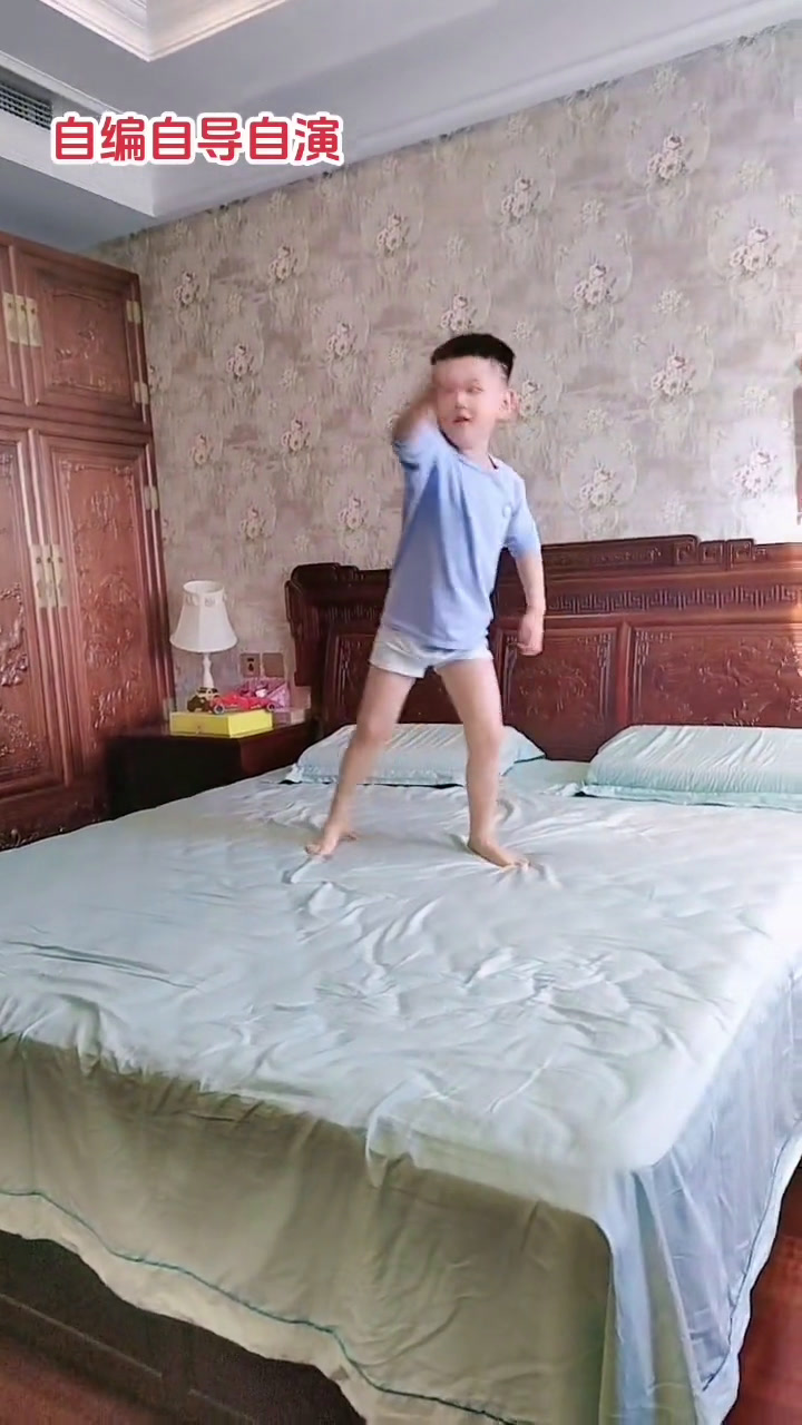 记录真实生活。帅帅的小汤圆听到音乐就像充满电的小马达跳到停不下来
