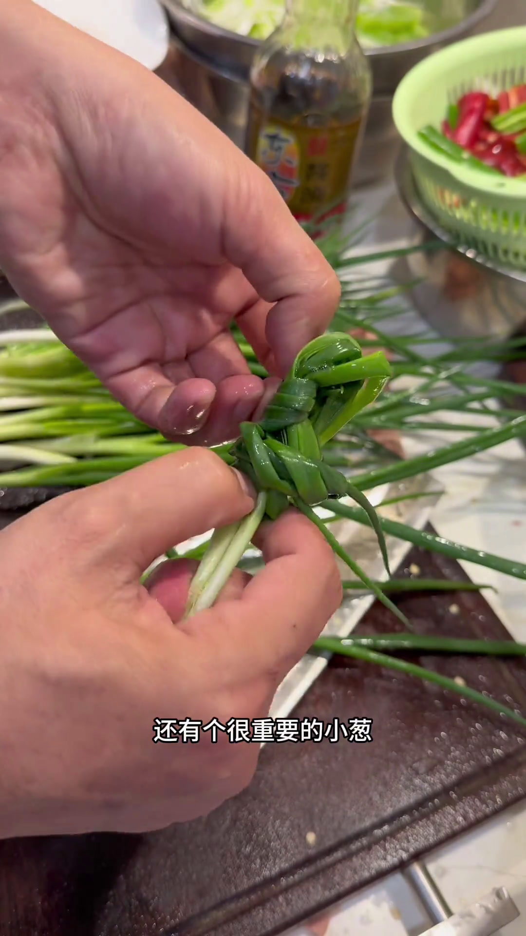 芷江的鸭,芷江的水,芷江鸭的味真的美。我有一个朋友开芷江鸭店的,那芷江鸭吃了一次嘎嘎上瘾。