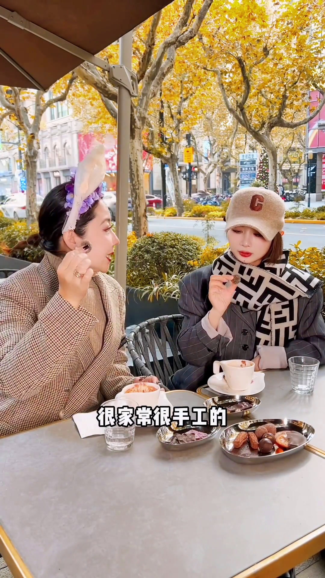 想请100个陌生人吃饭的鸟姐与社牛响响分享瑞士百年手工巧克力!圣诞巧克力魔都圣诞季瑞士手工