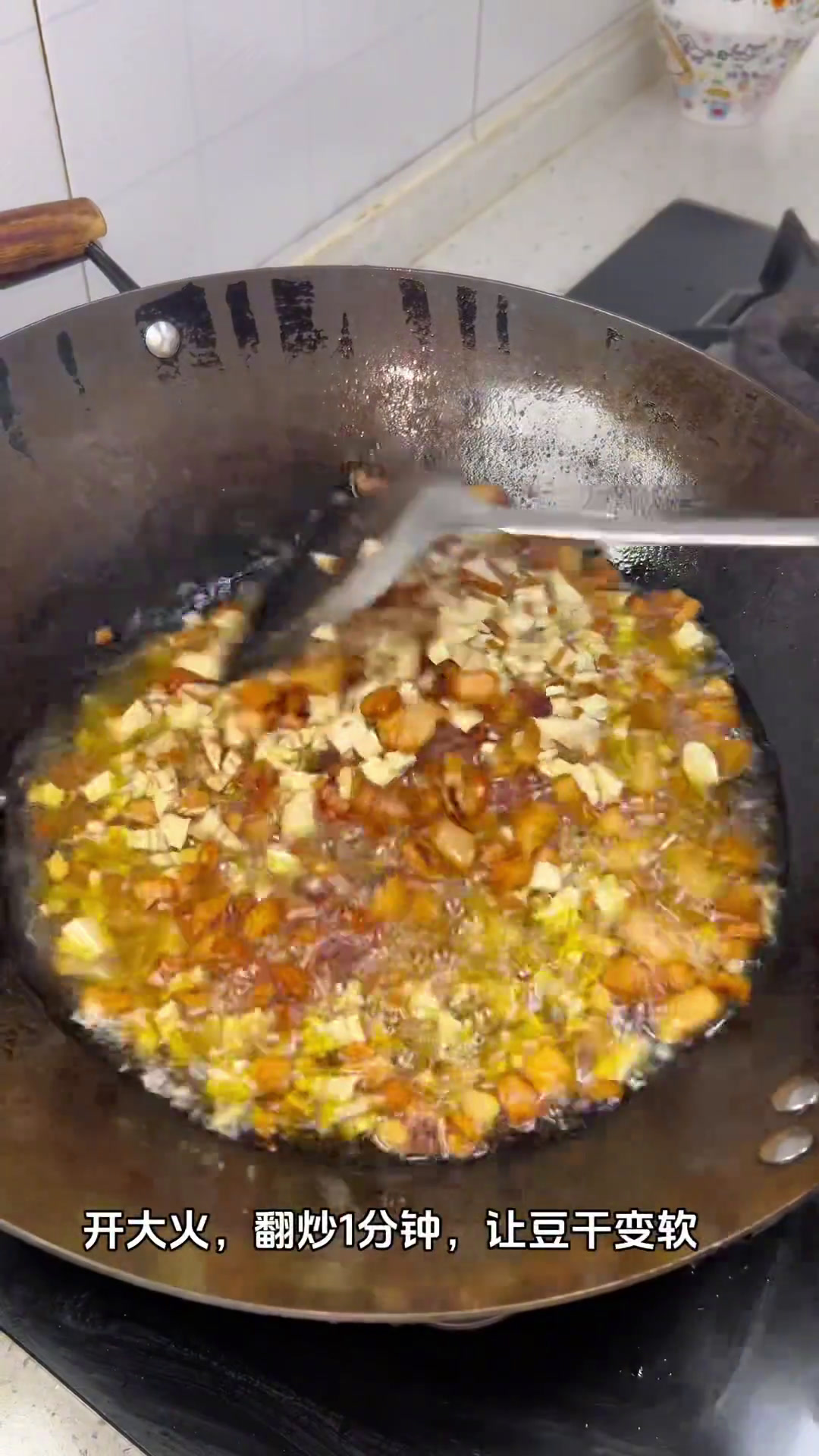 幸福有很多种,有人给你做饭是其中一种!腊肉汤圆家的味道年