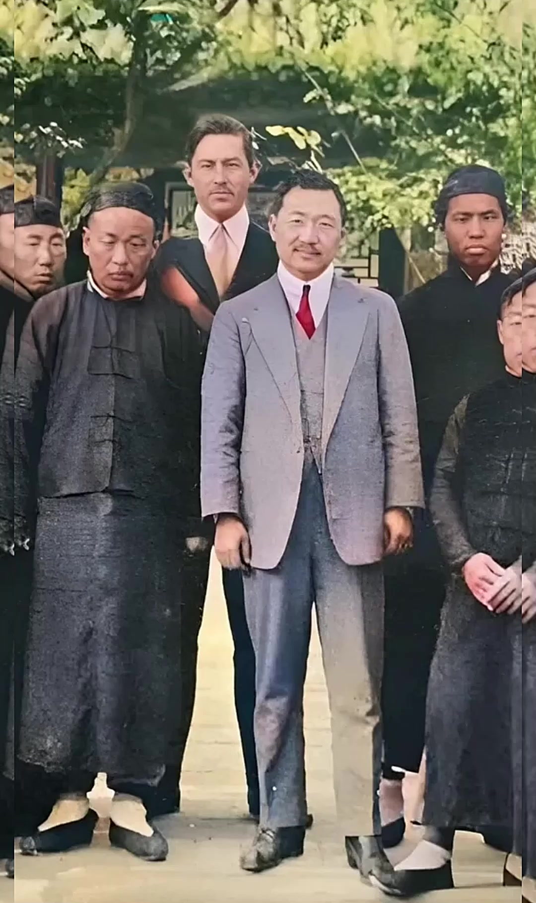 众所周知,清朝皇宫有满汉全席一百零八道菜之说。实际上,这也只