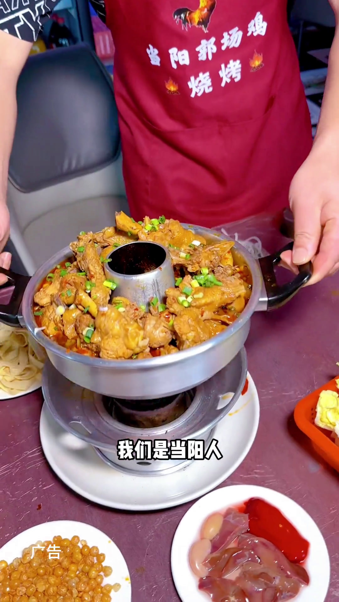 今天在江夏纸坊又帮你们找到一个吃郭场鸡的好位置.新店开业58整这么一大桌江夏美食同城美食江