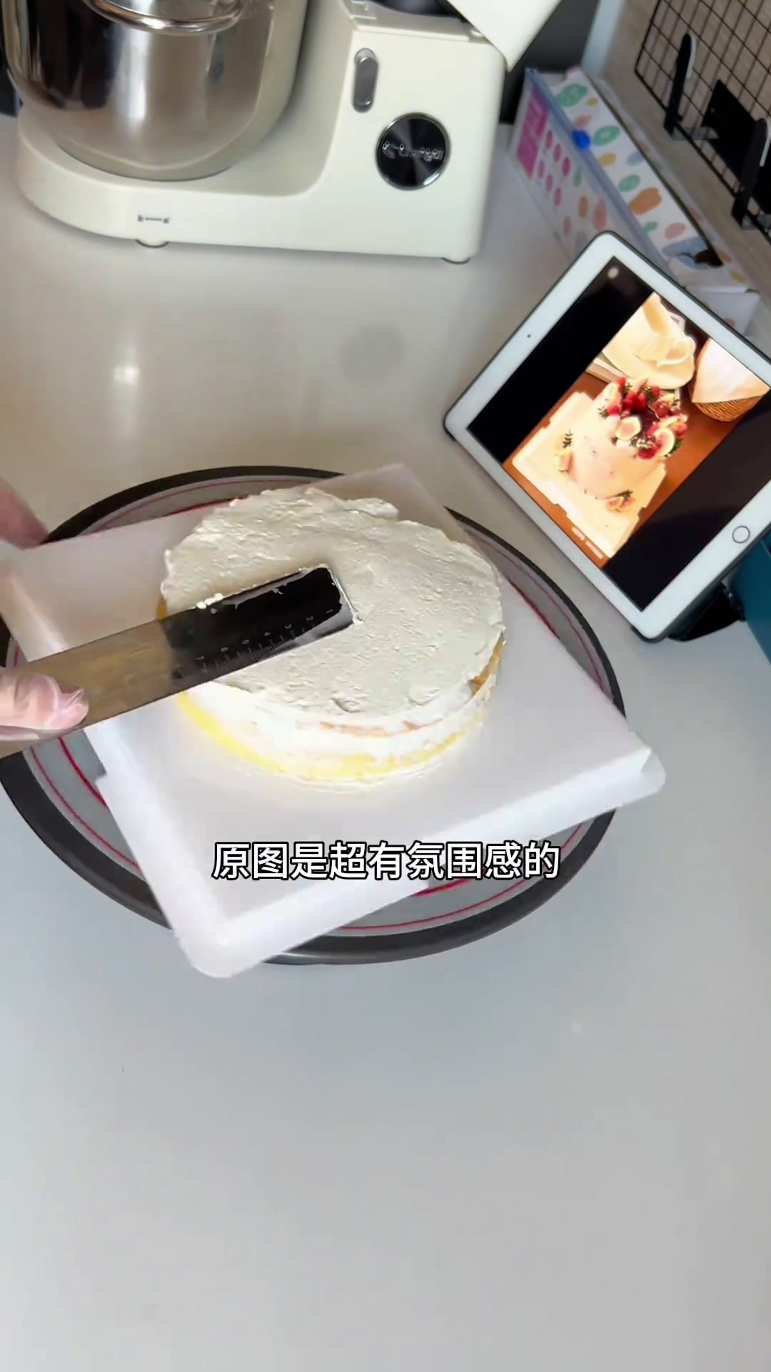 姐妹们,简单0难度的六寸水果蛋糕,非常适合咱们新手,放了很多草莓,好吃又好做烘焙人的日常做