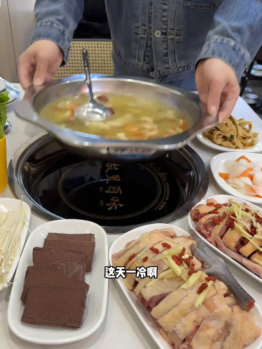 老板这价格真有诚意啊!狮子桥附近的宝快囤!味道很好……暖冬来喝鸡汤～鸡汤来咯宝藏餐厅藏不住