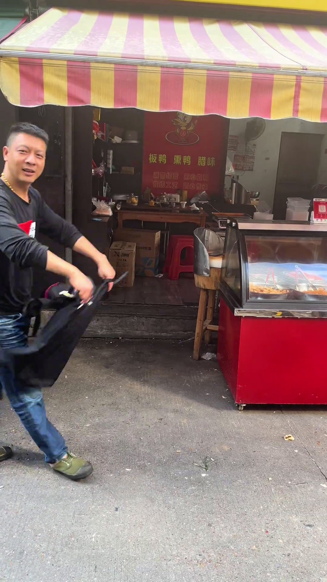 建瓯米熏鸭,怀念的味道!欢迎品尝!现烤现卖街头美食老味道建瓯
