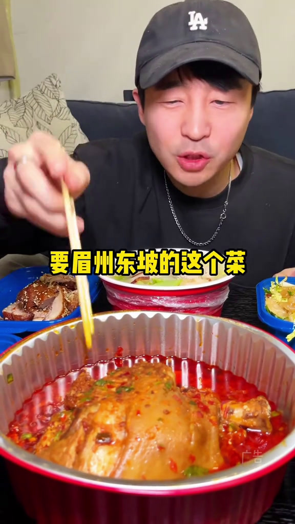 什么?眉州东坡出年夜饭外卖了?258的龙祥纳福套餐,门店138的传家东坡肘子里面也有,懒得