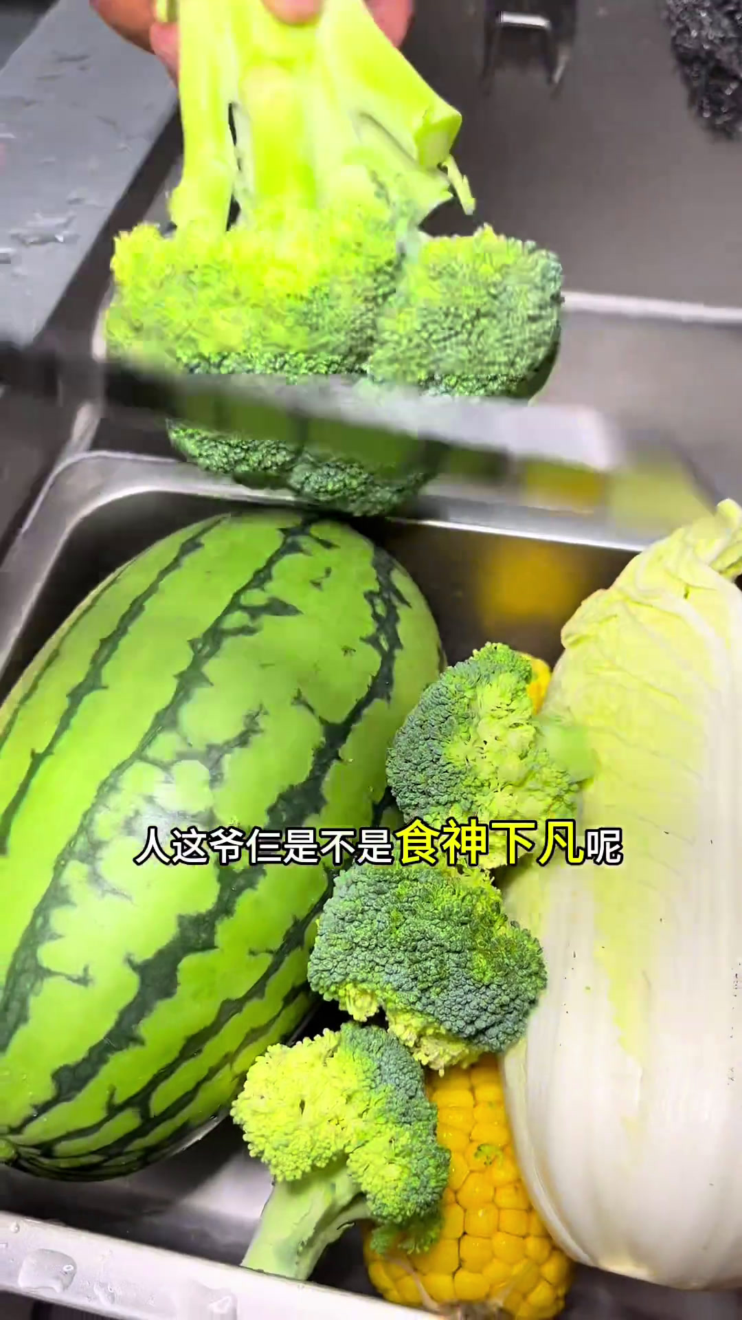 减肥路上的绊脚石9岁儿女放了学自己做麻辣烫和小汽水,我这猪队友也是净拖我减肥的后腿,姐妹们