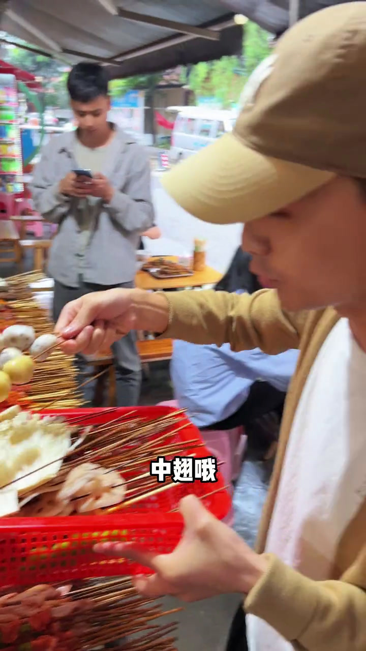 街边巷子里的宝藏美食吃个大盘的铁板烧根本停不下来美食分享街边小吃铁板烧烤好吃到停不下来烧烤