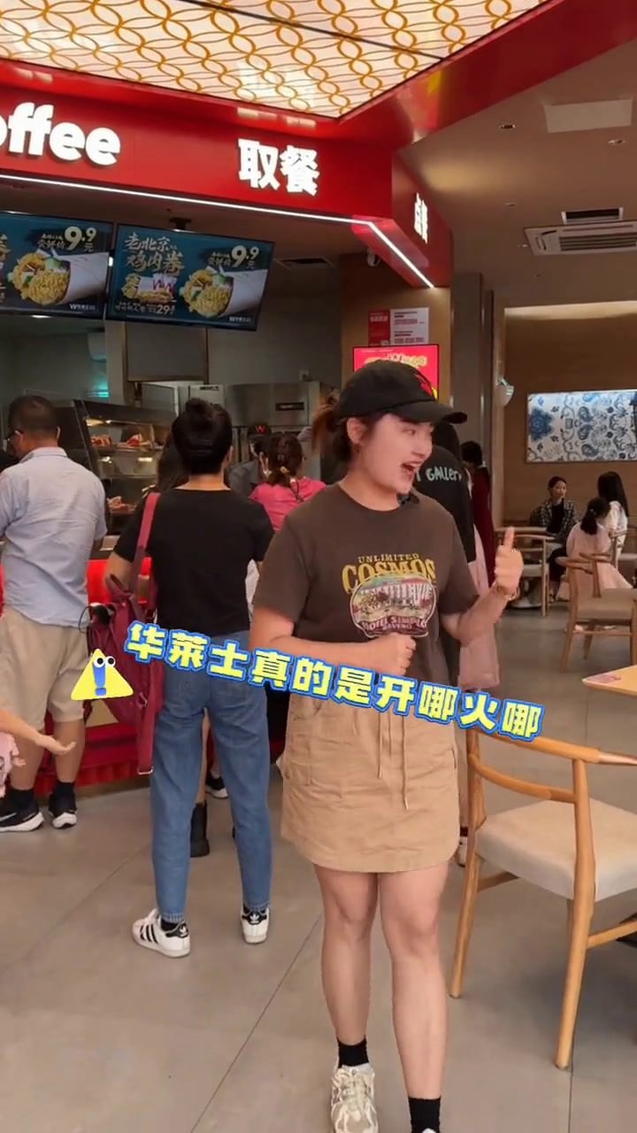 终于等到华莱士的十翅桶回归了!香辣脆口,好吃到停不下来呀华莱士国民汉堡来份华莱士寻味中国年