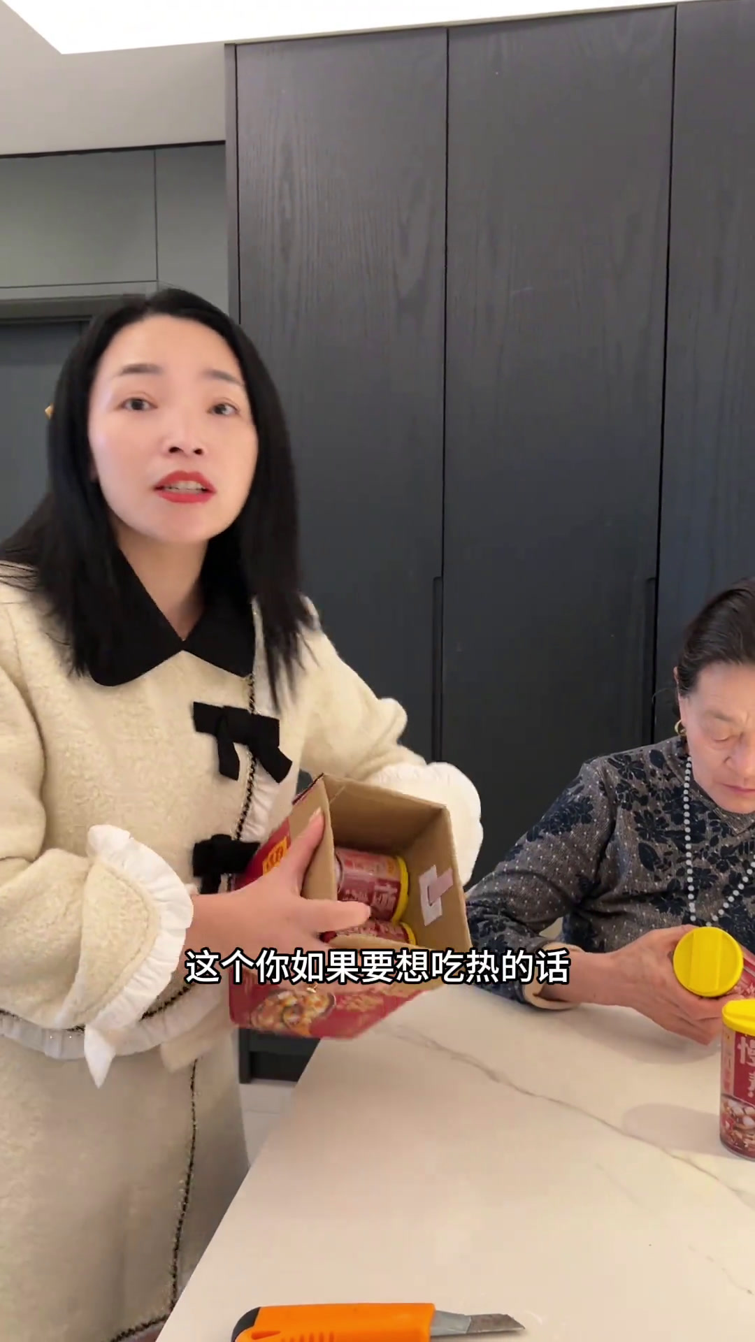 这不是普通的八宝粥哦,这是王老吉的桂圆莲子八宝粥,喝起来软糯香甜,清甜不腻,平时做个早餐下