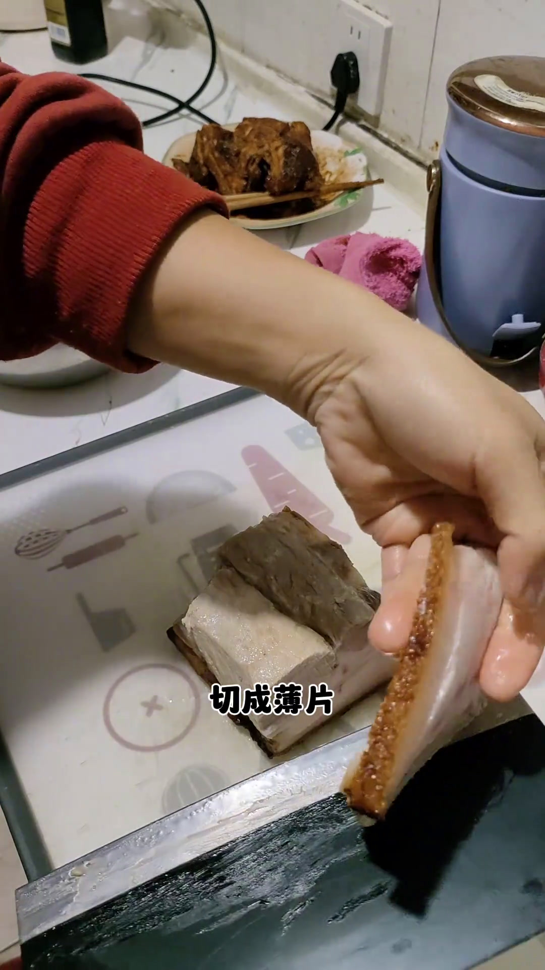 今天给孩子做了和叶饼夹梅菜扣肉,孩子说太香了,夸我说成大厨了记录真实生活太好吃了美好的一天