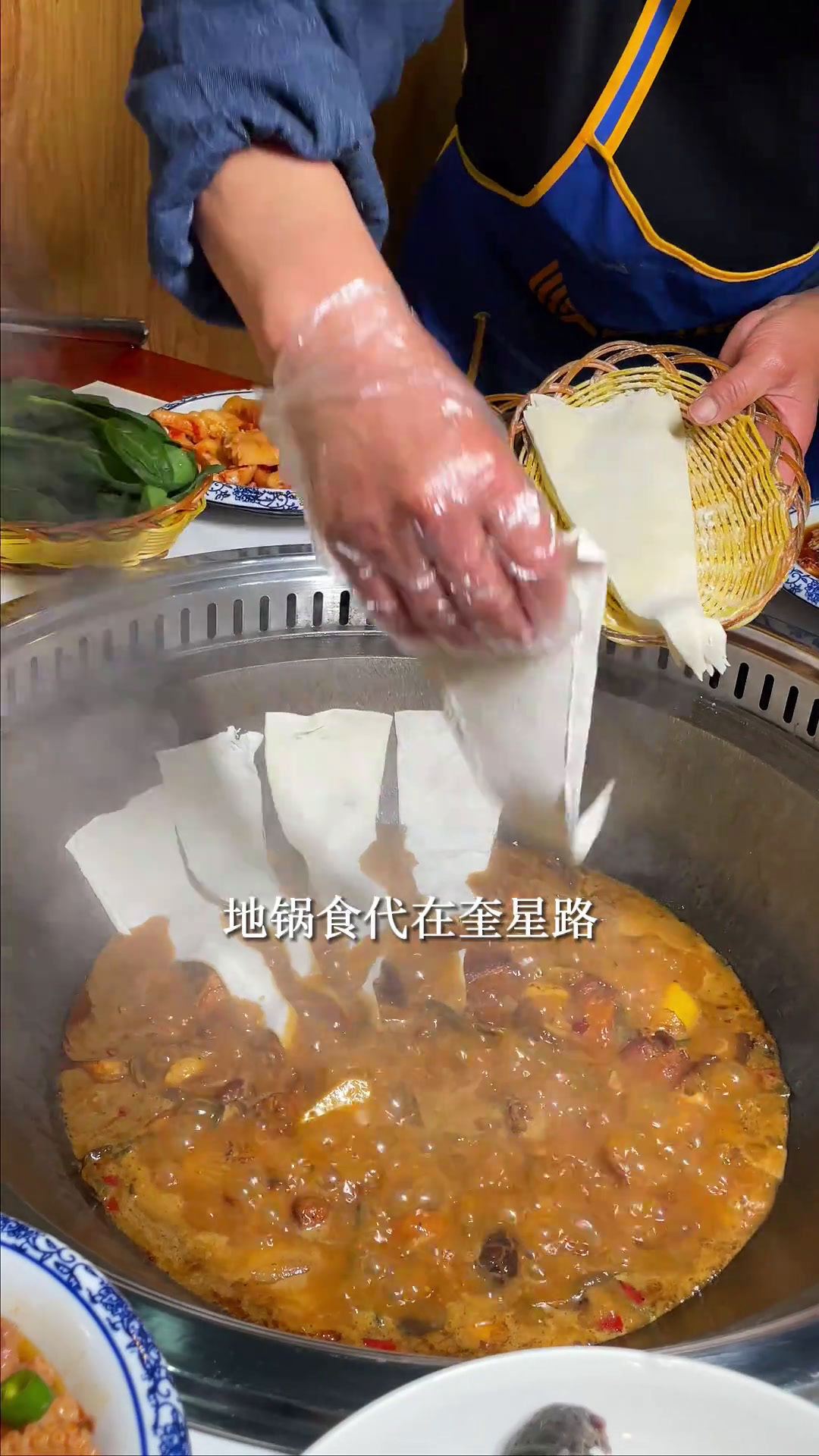 在阜阳开了十几年的店,地锅的味道也是真的好好吃不贵被地锅鸡香迷糊了好吃到停不下来附近美食春