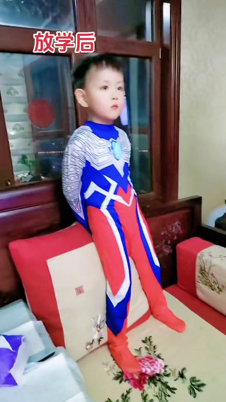 记录真实生活小汤圆放学后穿上了最喜欢的衣服记录你成长的点点滴滴