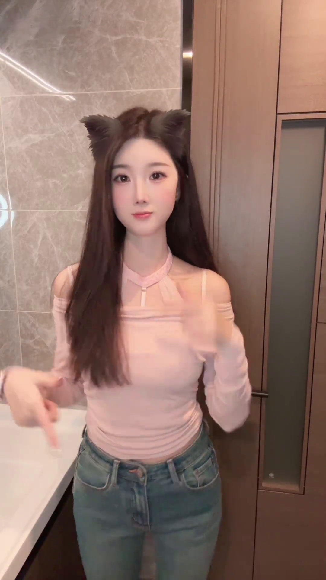海绵宝宝:我不在的时候你都在做什么呢 派大星:我在等你回来～