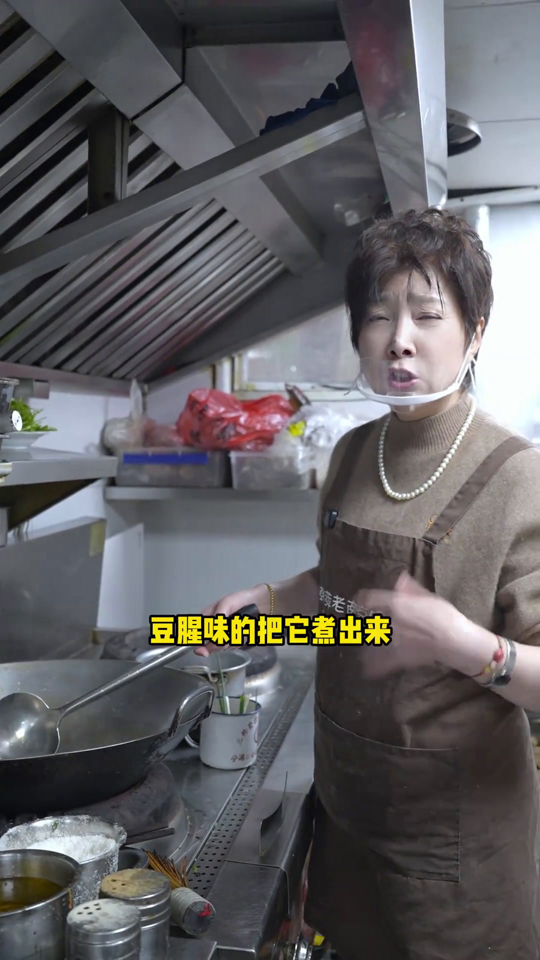 韩萍闲不住 咸肉蒸千张 香的不得了