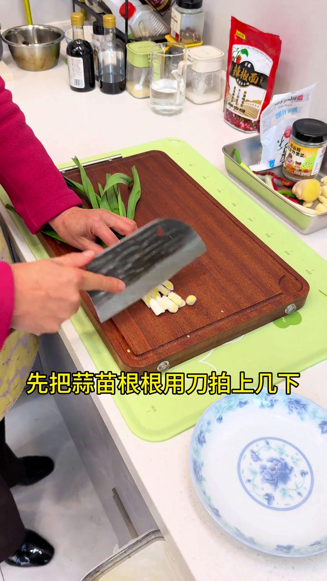 给大家分享年夜饭必吃的家常菜～蒜苗炒香肠