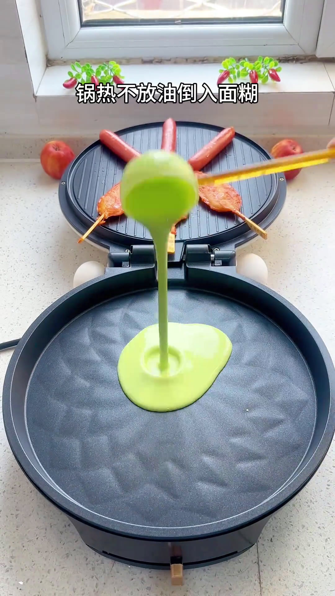 前几天做杂粮煎饼果子的视频有六千多万人看,今天再做一套彩色煎饼果子!营养美味太好吃啦