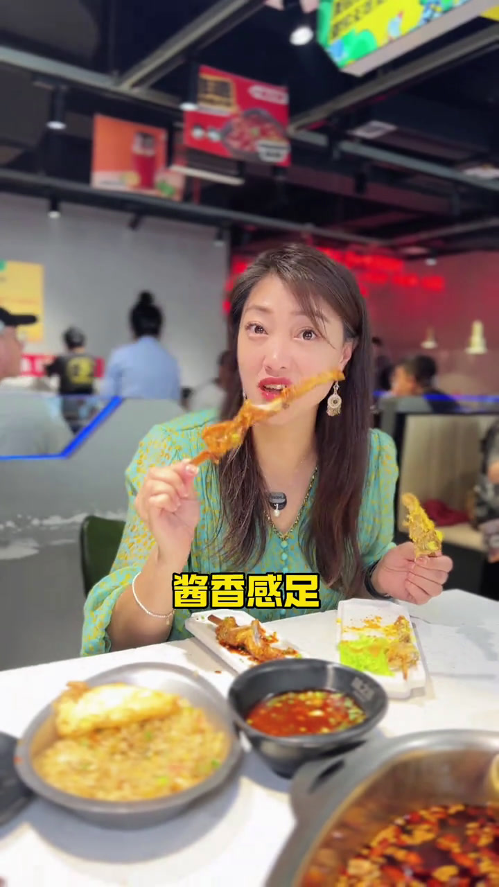 猛火旺灶美食新探十一味之绝美蛙鱼头吃货的美食清单长春味之绝美蛙火锅店多吃蛙蛙,貌美如花!多