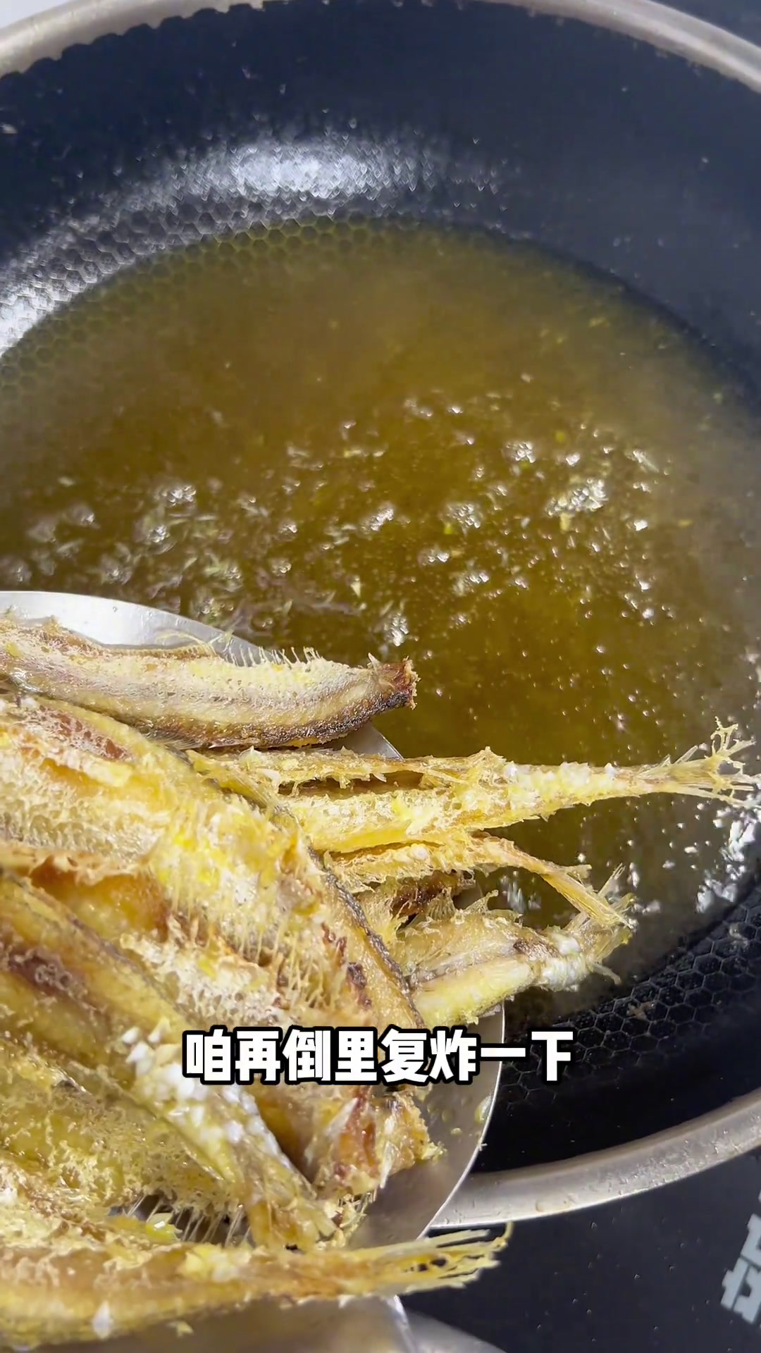 油扣鱼炸吃晒吃做罐头吃都是一绝,做罐头酸甜可口太好歹了。美食官美食美食教程美食