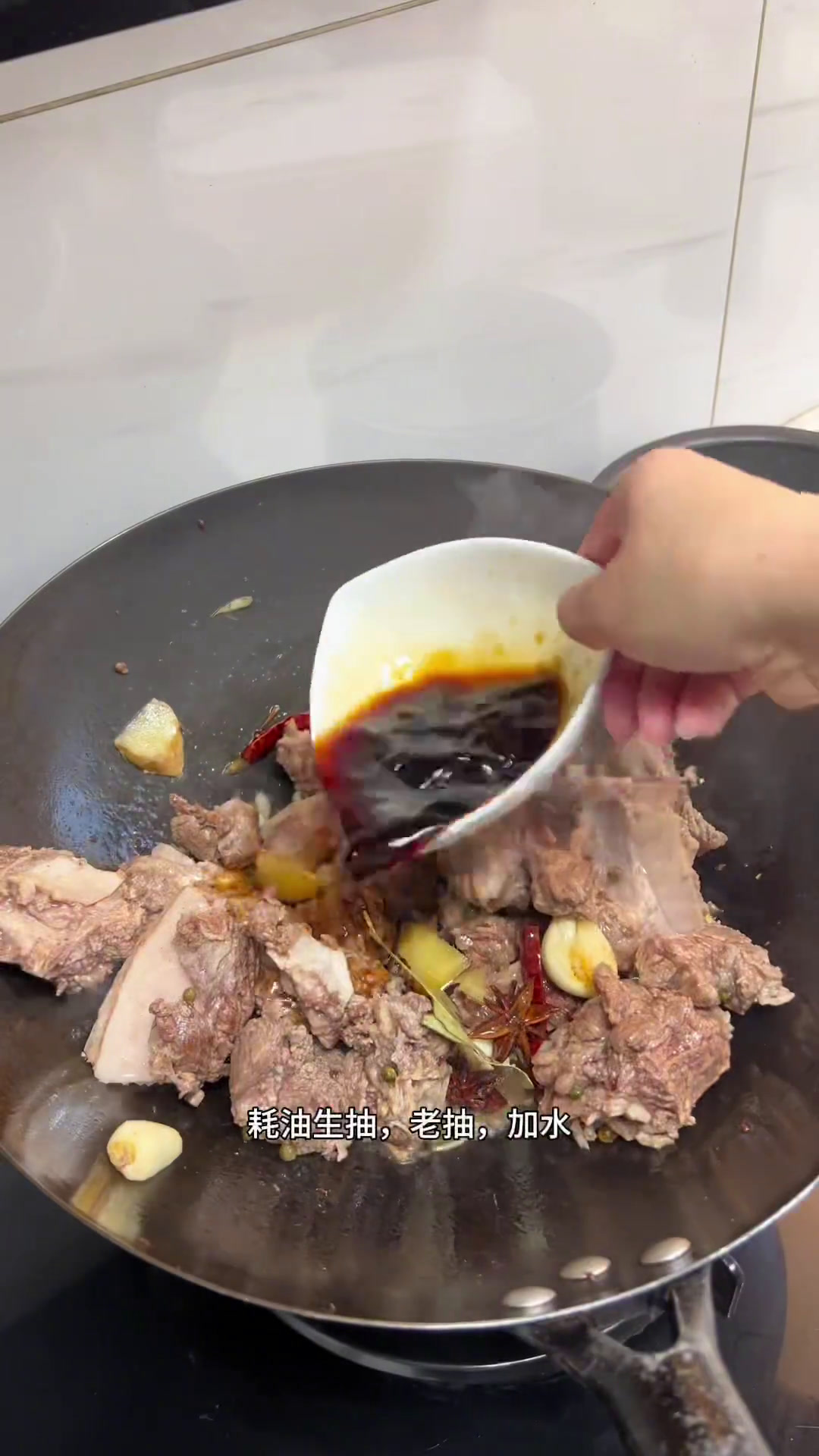 冬天就适合一锅热腾腾的白菜炖粉条。一锅出实在是太省事粗茶淡饭也是生活啊天冷吃点啥普通的饭菜