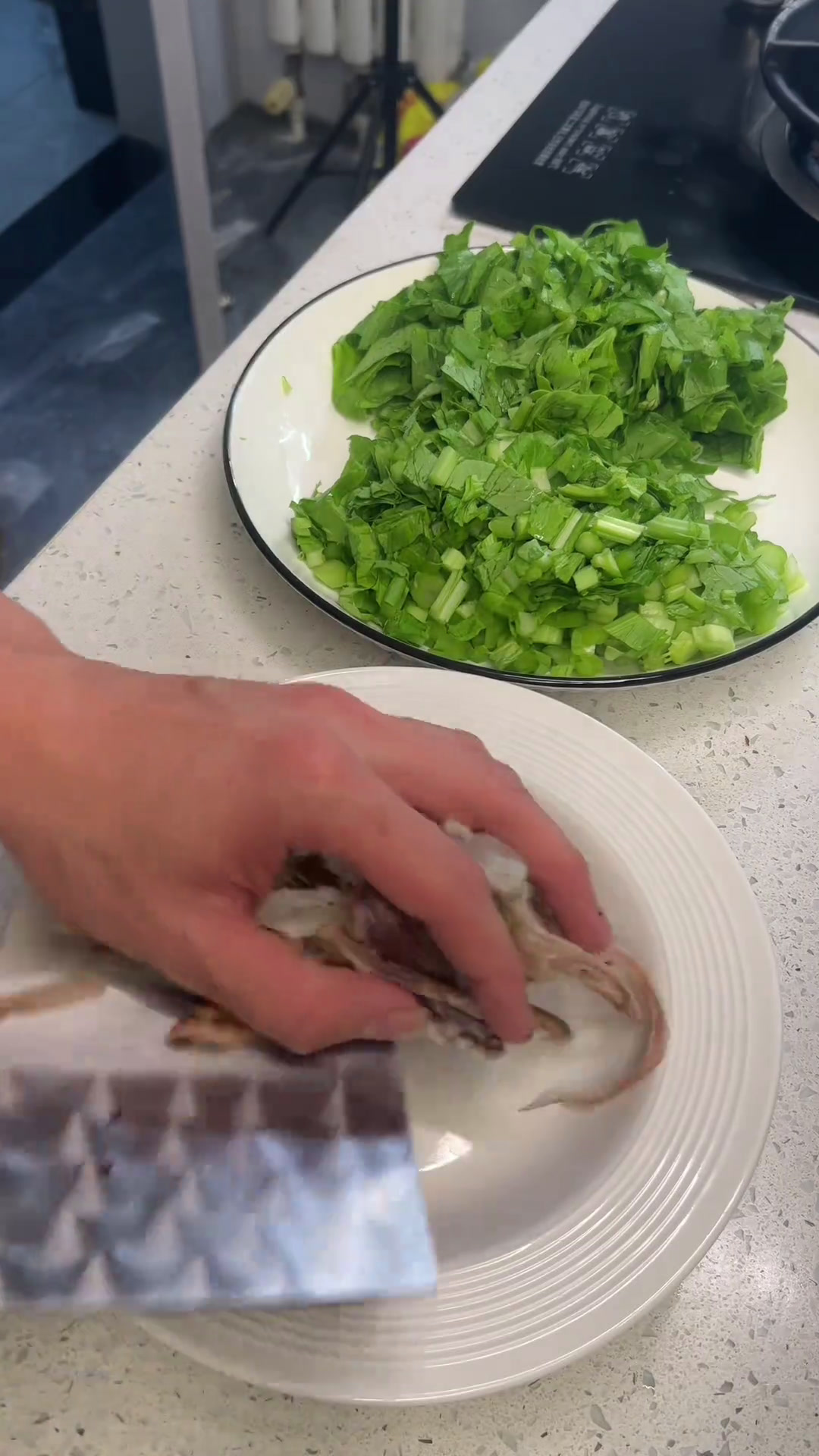 来看一下在北京打工的潮汕人晚上吃什么春菜排骨粥潮汕美食汤鲜味美潮汕砂锅粥