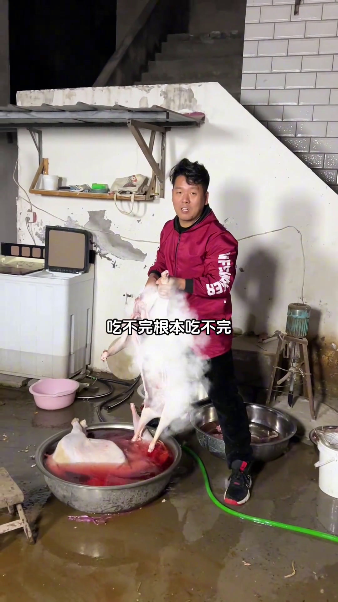 这顿羊肉吃的可不便宜羊肉串烤羊肉夫妻日常会下厨的男人宠妻狂魔