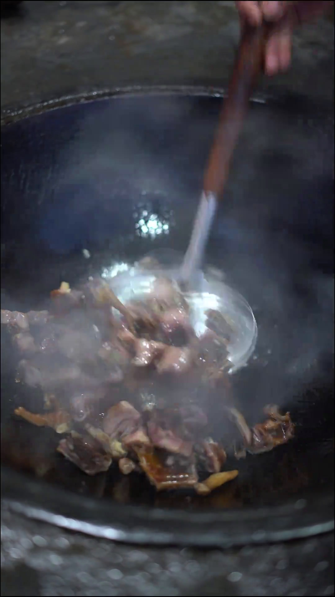 一道下酒又下饭的干锅腊鸡 冬天你吃了吗