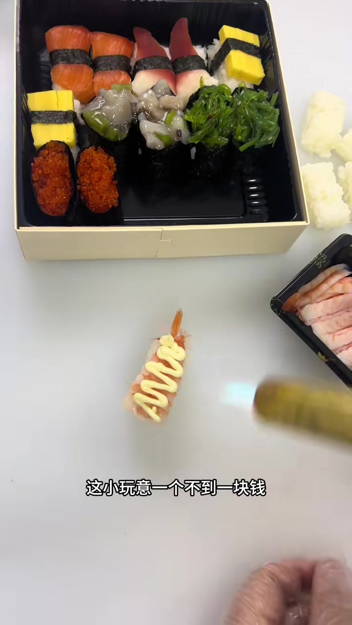 这个模具做寿司确实比我手捏的好多了