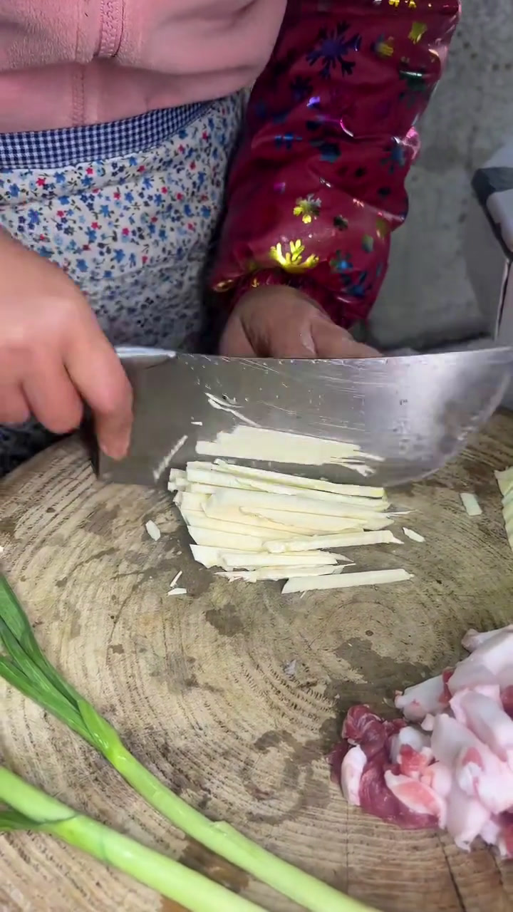 今天做新昌炒年糕