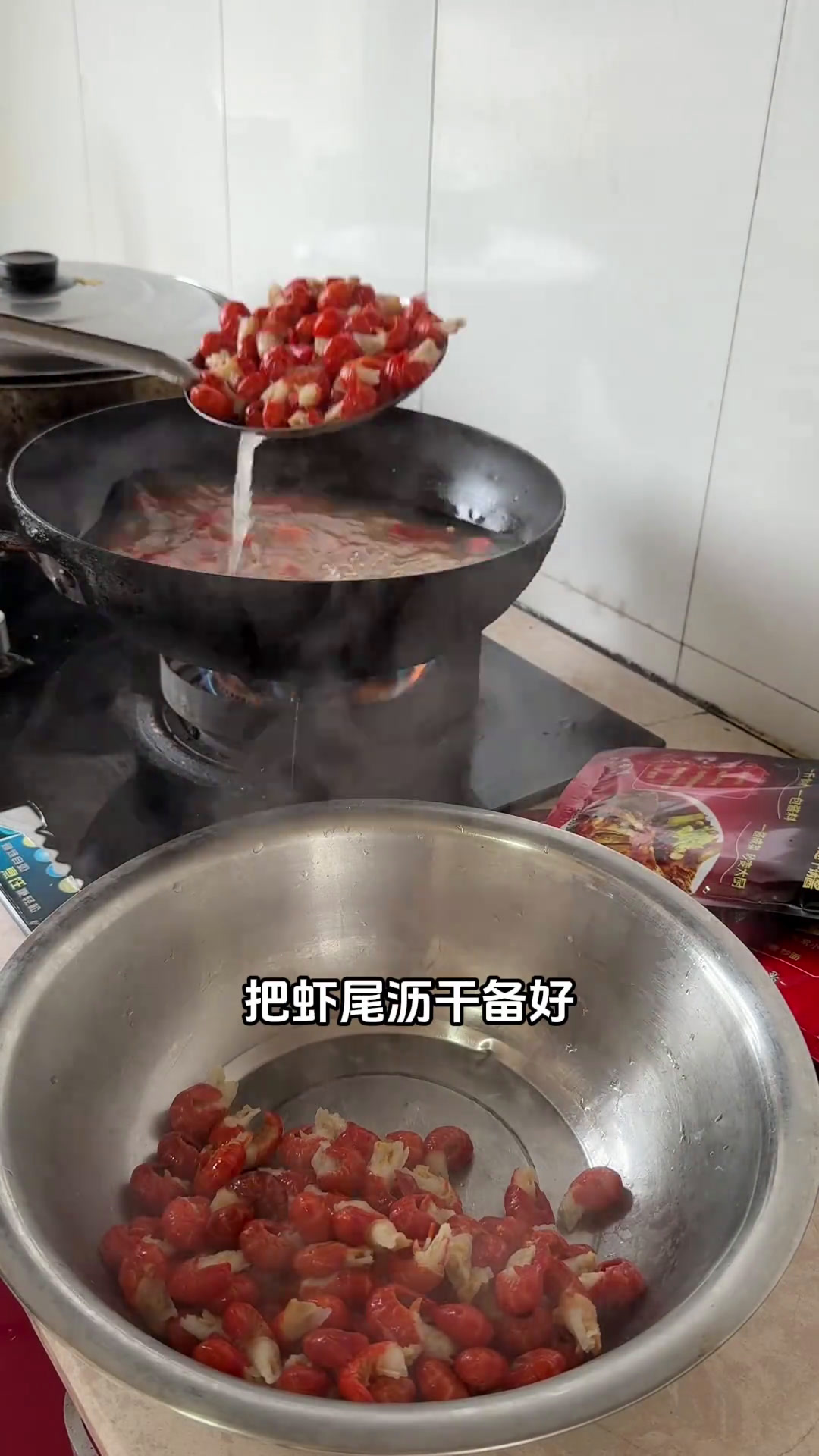 马上过年了,年货准备了吗,今天圆圆给大家做一个辣炒龙虾尾