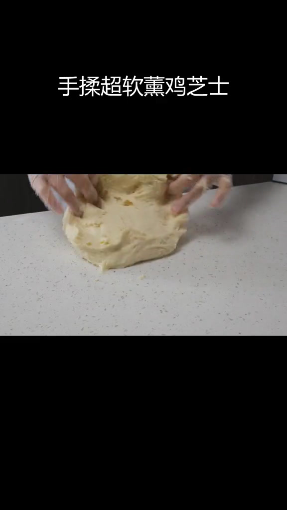 软欧面包新做法,熏鸡芝士帕尼尼教程