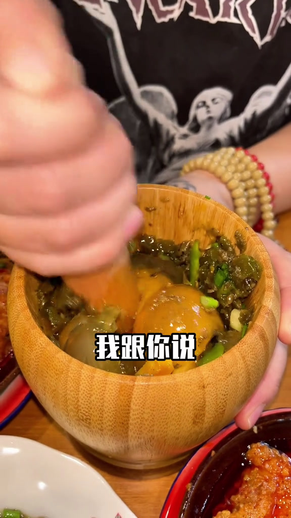 成都海椒市老街边上的小店蒸菜,荤菜8-15不等,一份咸烧白盖饭,原地起飞感受成都街边的烟火