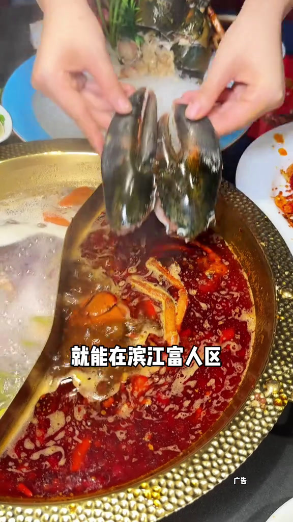 我天!6个人才200多就能在长沙滨江的陈陈重庆老火锅吃一顿波士顿龙虾火锅套餐!关键环境味道