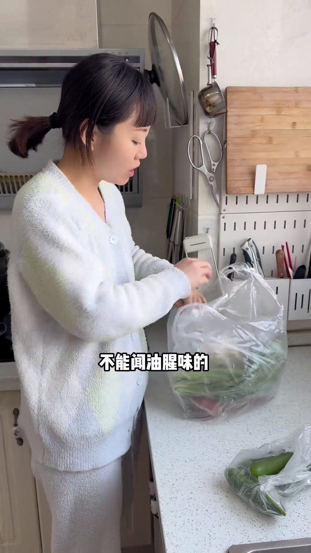 肺癌晚期爸爸不想肉了,想吃青菜。教大家做一个惊人的升白蔬菜汤,做法简单,味道鲜美,营养丰富