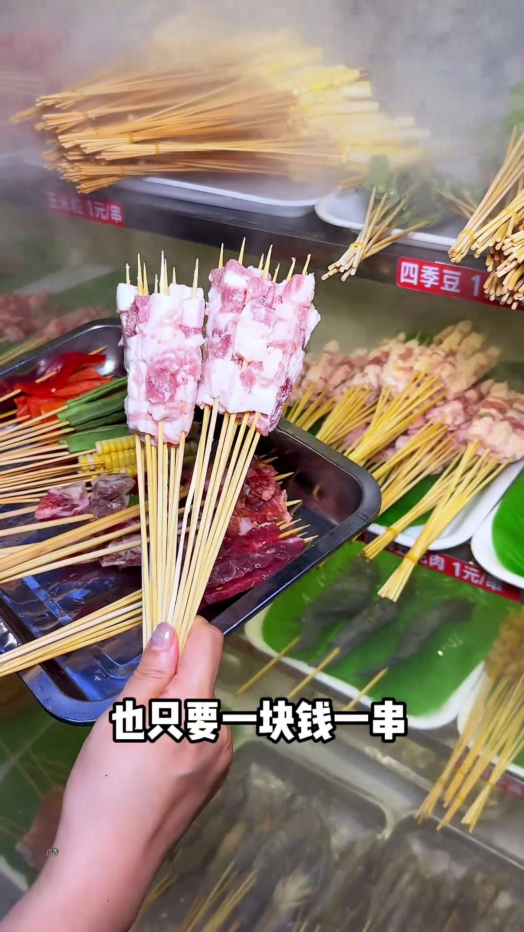 藏在高岭小区的宝藏夜宵店真的要安利给你们～好多烧烤品类都没吃过的,很有特色,特别新鲜,喊上