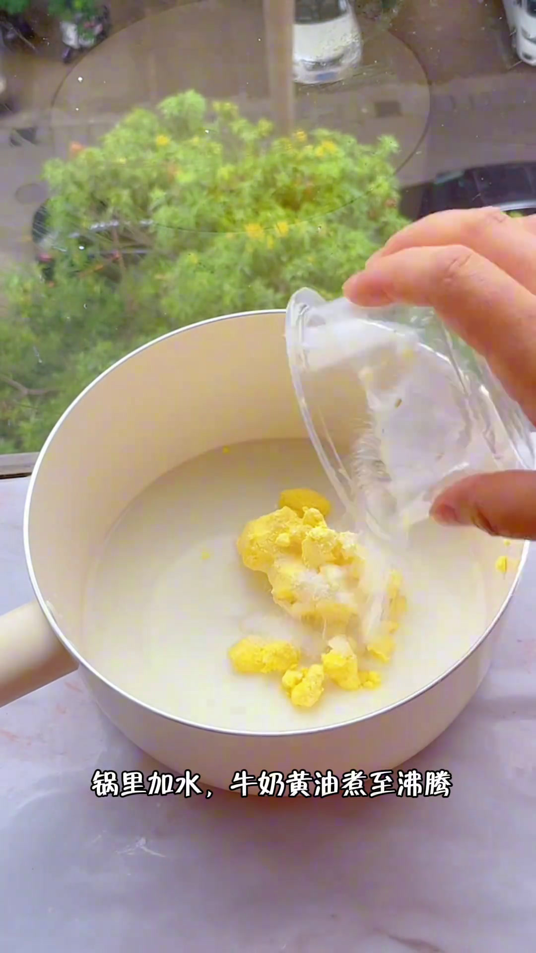 姐妹们,今天做了超好吃的巨型泡芙蛋糕,也叫波兰蛋糕,一口下去太满足啦美食创作者蛋糕制作长帝