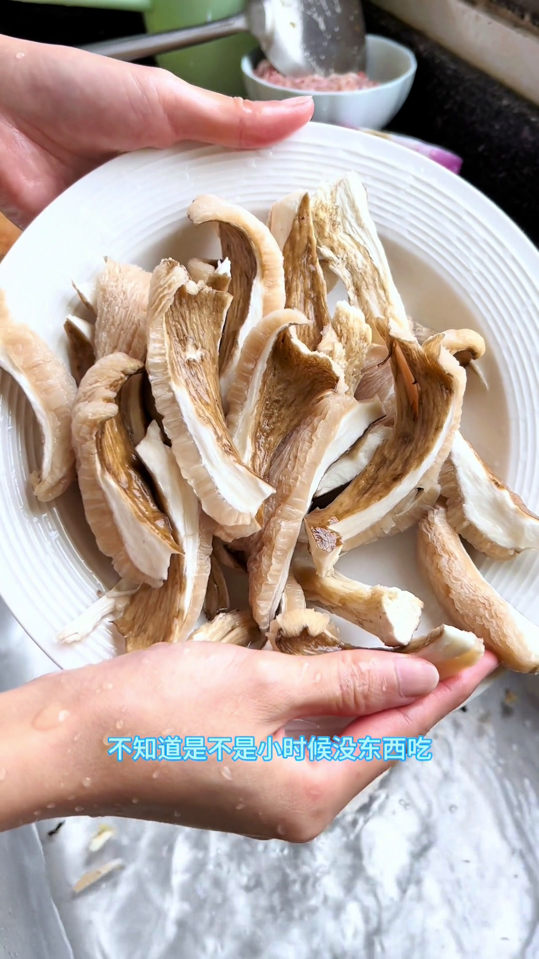 用鸡纵做碗龙岩清汤粉,简直不要太美味鸡枞野生菌菌子的季节这是什么菜家乡特色