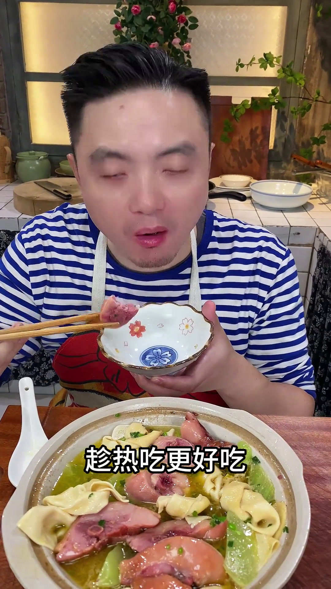 砂锅百叶腊鸡腿天冷了砂锅百叶结腊鸡腿安排起来,做法简单妈妈的味道谁懂这一口的好吃程度好吃不