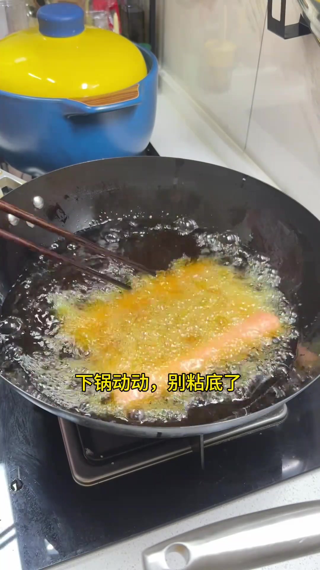 我们河南的胡辣汤,配着空心大油条,来上一碗能从头发梢暖到脚底板美食妈呀太香了面食油条胡辣汤