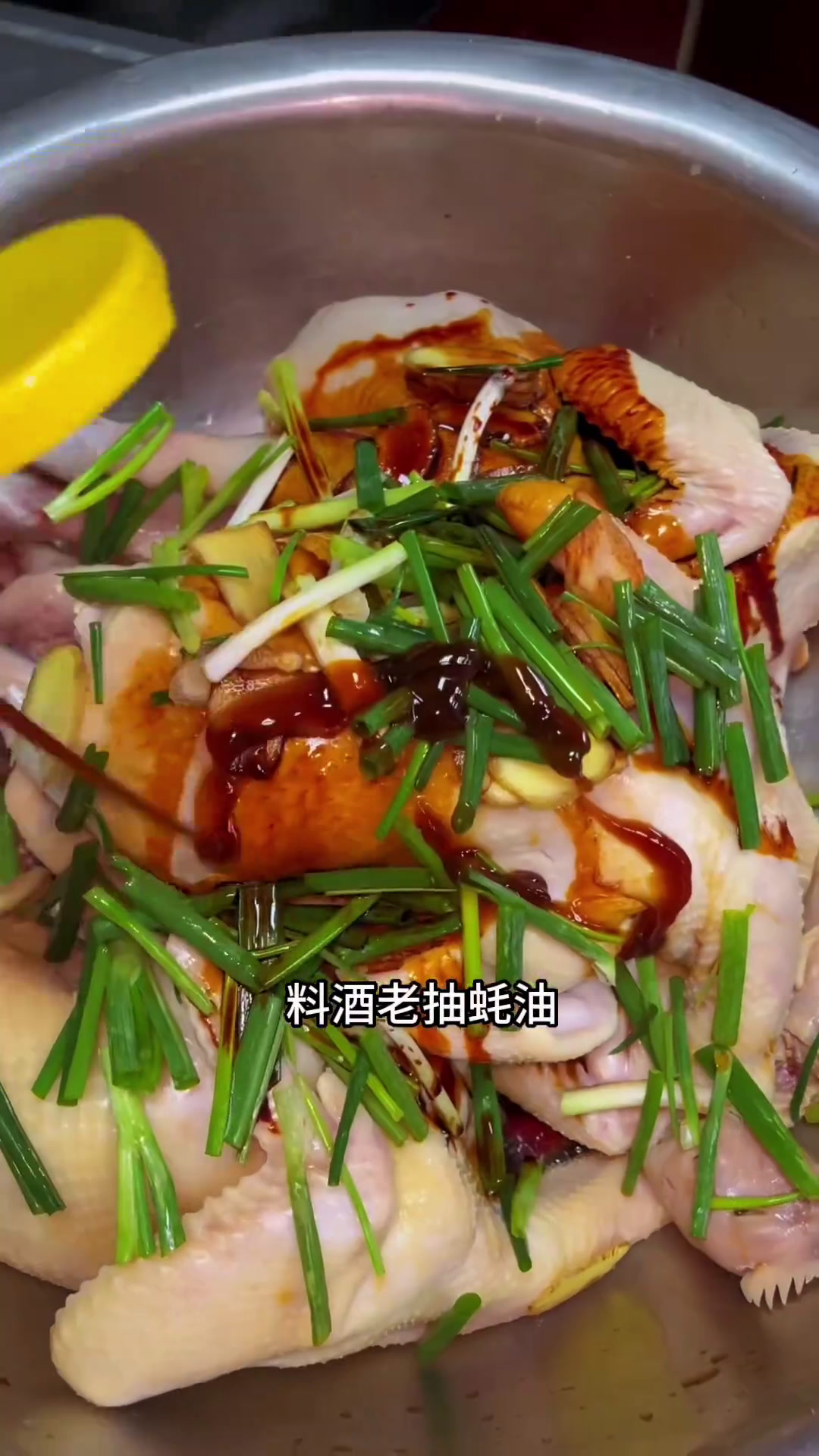 今天跟大家分享一道食堂创新蒸菜,客家窑鸡,做法简单易操作,只要家里有蒸箱电饭锅就可以安排,