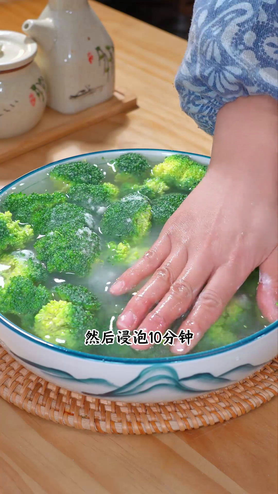 过年的餐桌上不能只有大鱼大肉,一定要有一份清淡又营养的白灼菜