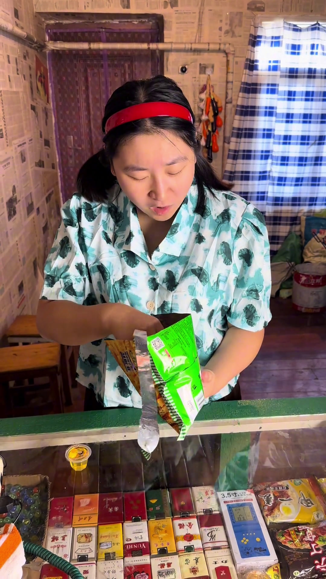 记忆中的童年小卖部 8090后的童年回忆 是你童年回忆里的小零食吗 回忆咱们童年的生活 年